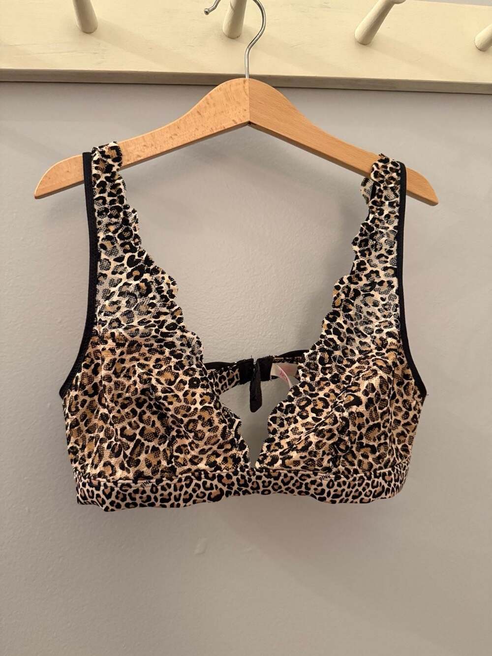 PINK Victoria's Secret Lace Plunge Bralette in Leopard Print